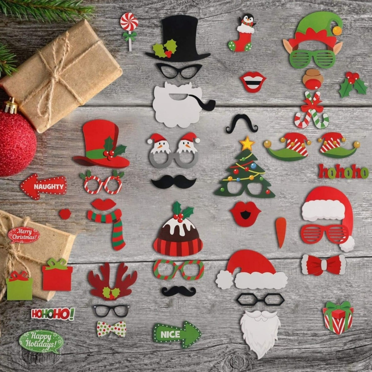 Weihnachtliche Fotorequisiten mit Bärten, Mützen und Brillen – Bild 5