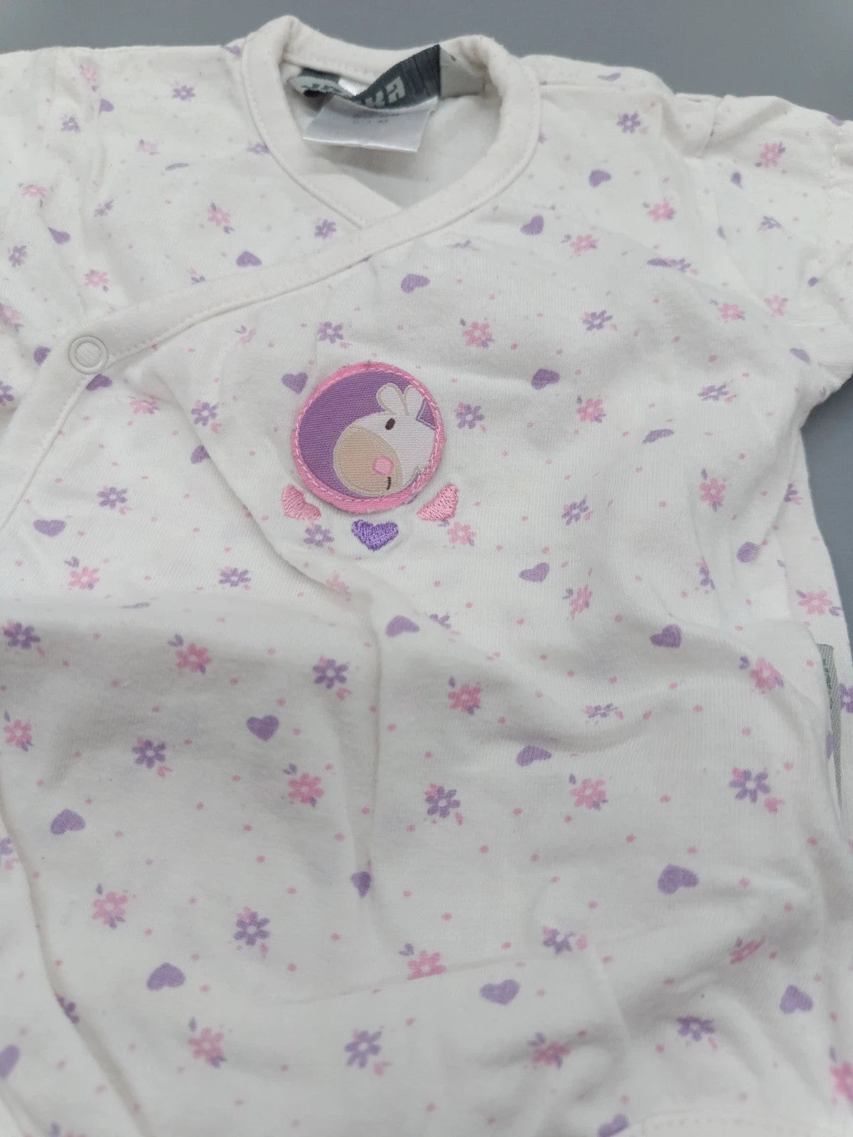 Herzchenmotiv des Jacky Baby Bodys
