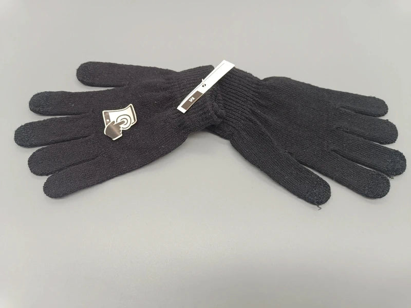 Schwarzes Handschuhpaar Größe M flach ausgelegt