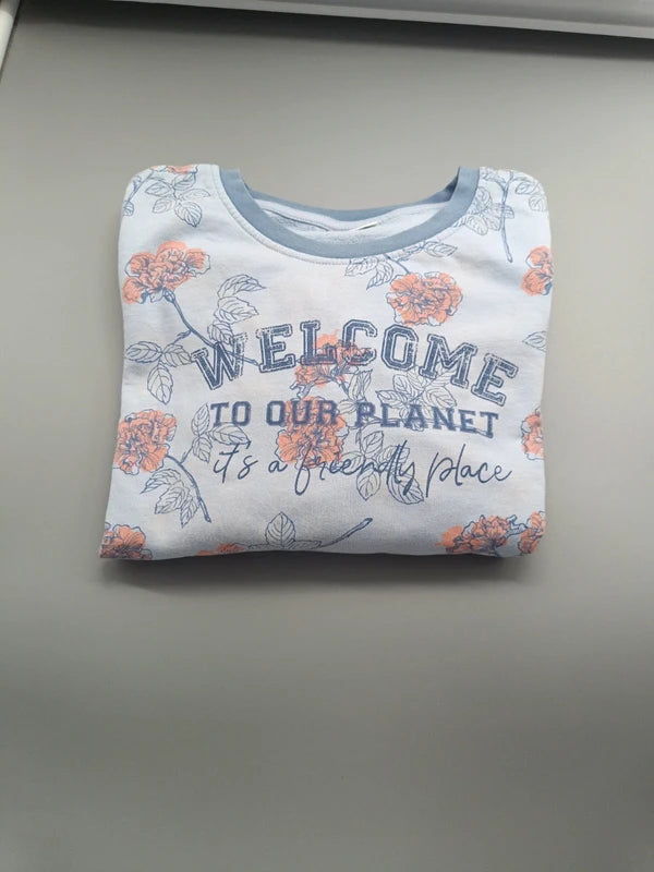 Gefaltetes Pocopiano Sweatshirt mit Blumenmuster und Schriftzug