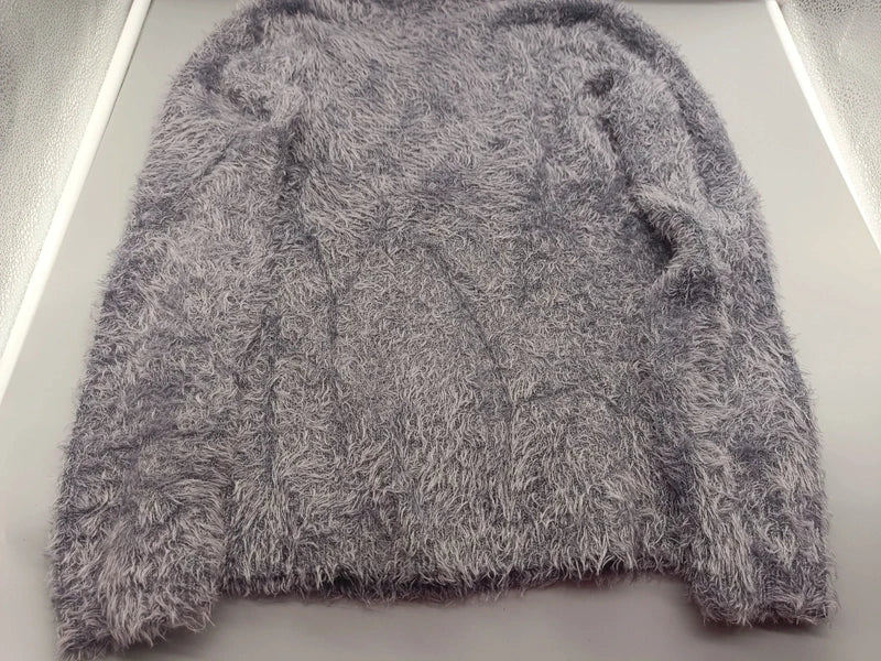 Schlichte graue Rückseite des Yigga Flauschpullovers
