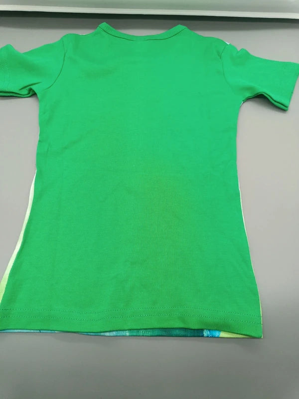 Einfarbig grüne Rückseite des Disney Kinder-T-Shirts