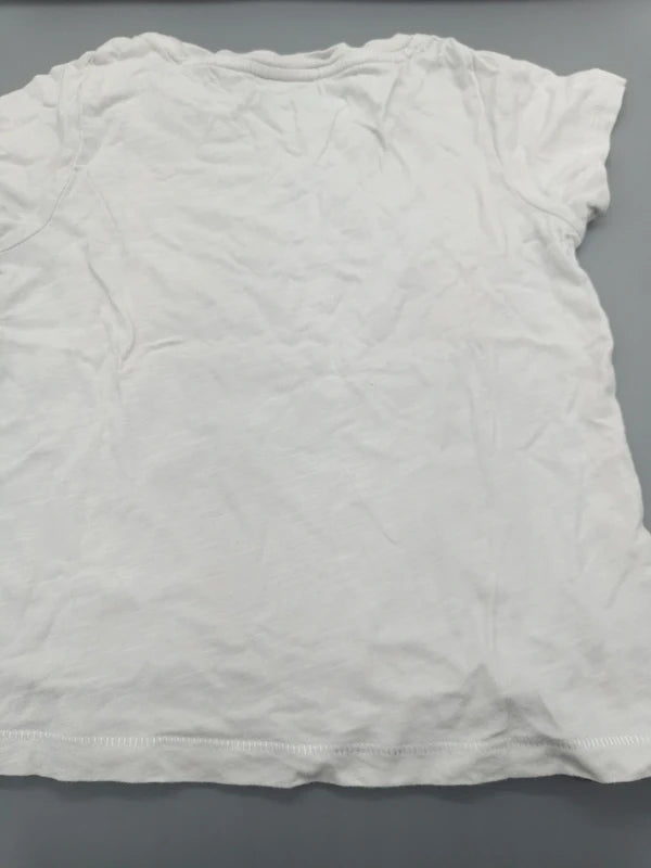 Schlichte weiße Rückseite des H&M Kinder-T-Shirts