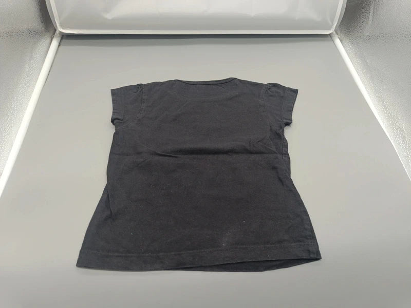 Rückseite des schwarzen Girl2Girl Kurzarmshirts Größe 104