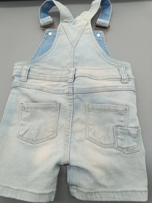 Kurze Latzhose hellblau – Jacky Baby (12-18 Monate)