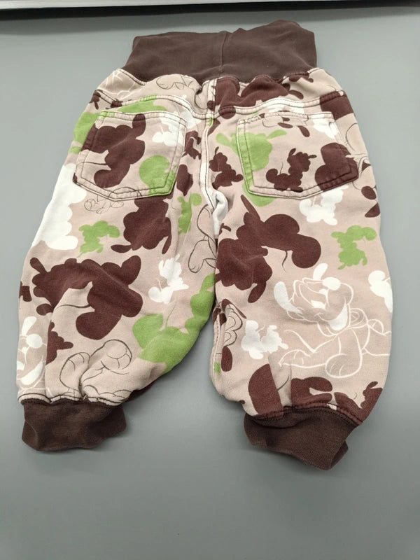 Rückseite der H&M Schlupfhose mit zwei aufgesetzten Gesäßtaschen