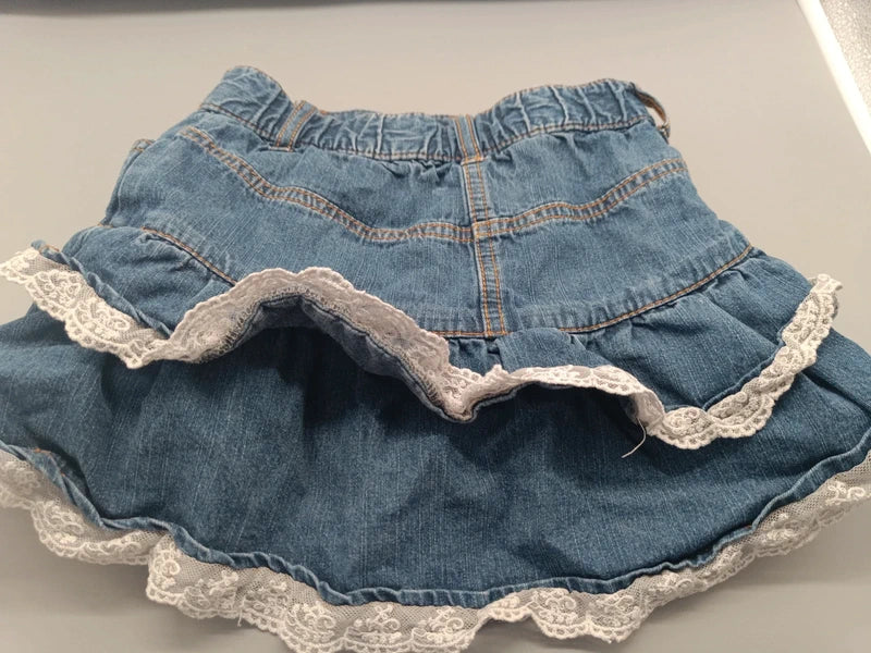 Stufen-Jeansrock mit Spitze – Palomino (18-24 Monate)