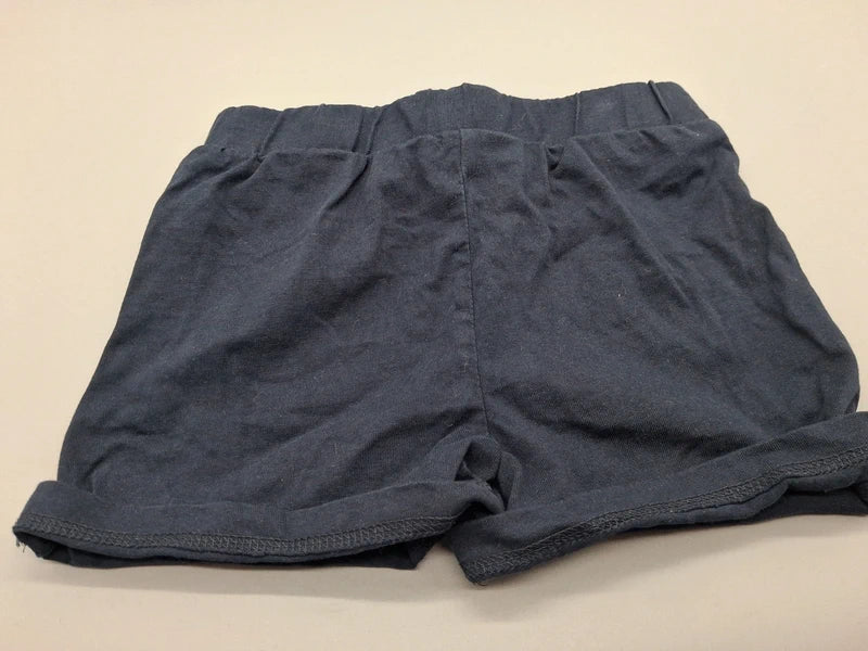 Rückseite der marineblauen Lupilu Kinder-Shorts