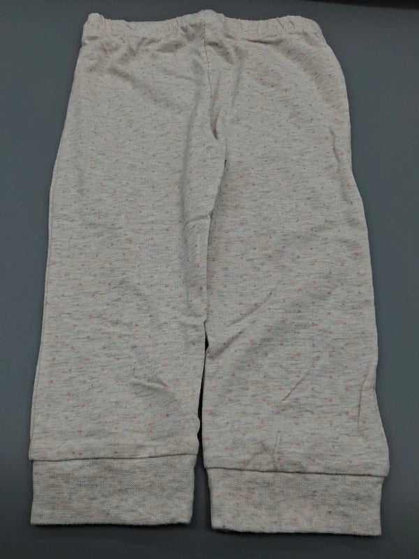 Rückansicht der cremefarbenen Disney Baby Hose mit breiten Beinabschlüssen