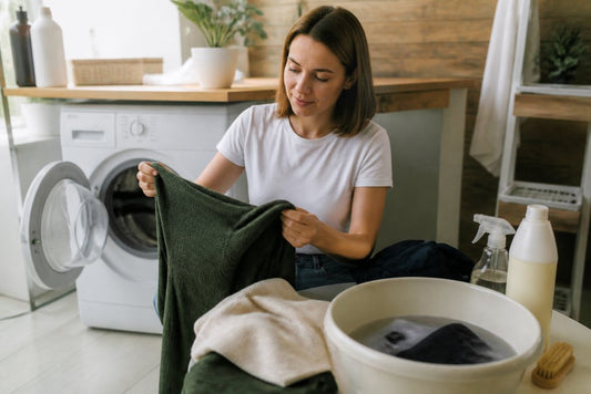 Kleidung aus zweiter Hand richtig reinigen: Anleitung