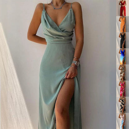 Trägerkleid mit V-Ausschnitt und Beinschlitz