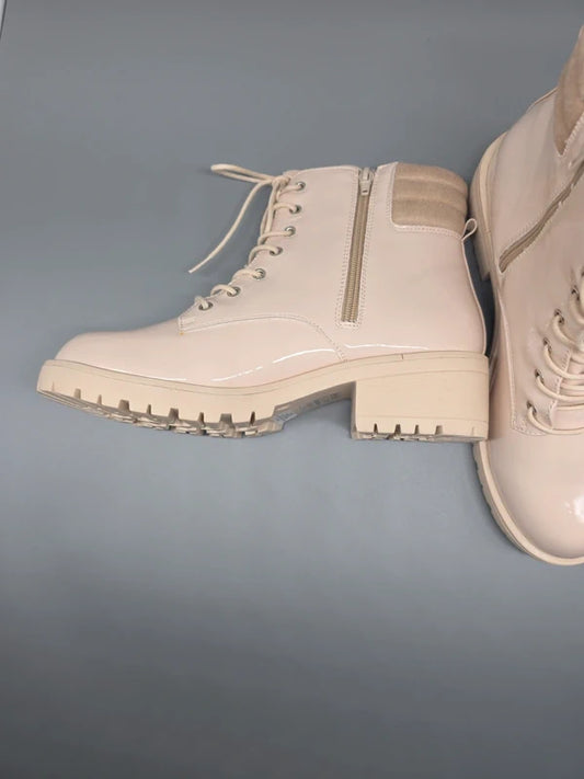 Schnürboots beige in Lack-Optik mit Profilsohle – bonprix (Gr. 38–42, B-Ware)