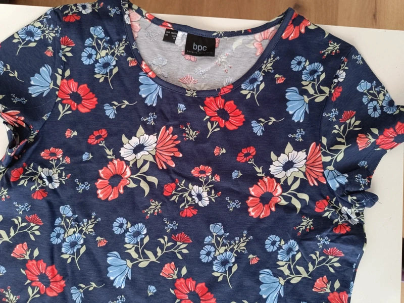 Kurzärmliges Kleid mit Blumenmuster – Bonprix Collection