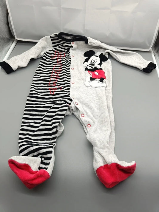 Grau-schwarz geringelter Baby-Strampler mit Mickey-Mouse-Motiv und roten Füßchen, Größe 80