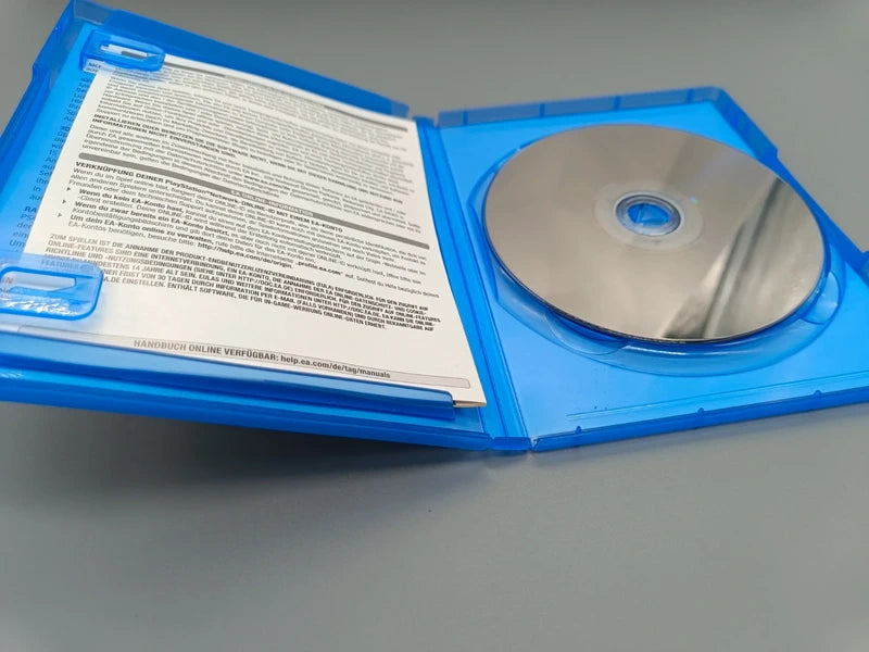 FIFA 16 PS4, Disc-Unterseite und Beileger in geöffneter Hülle