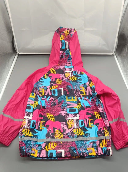 Rückseite der bunten Kinder-Regenjacke mit reflektierendem Streifen