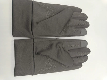 Handflächen der schwarzen Handschuhe mit strukturierter Oberfläche