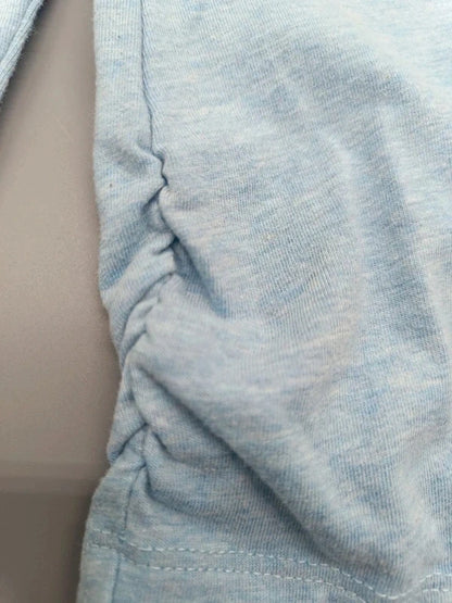 Detail der seitlichen Raffung am Saum