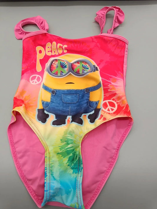 Pinker Mädchen-Badeanzug mit großem Minion- und Peace-Motiv in Größe 116, Vorderseite