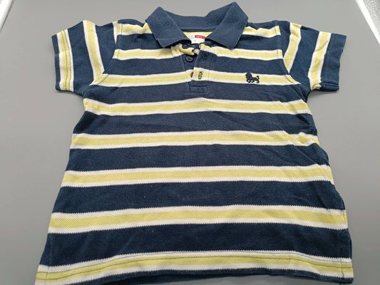Dunkelblau-gelb-weiß gestreiftes Jungen-Poloshirt mit Brustlogo in Größe 98, Vorderseite