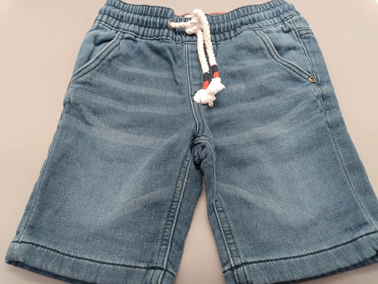 Hellblaue Jungen-Jeansbermudas mit Kordelzug und Taschen in Größe 116, Vorderseite