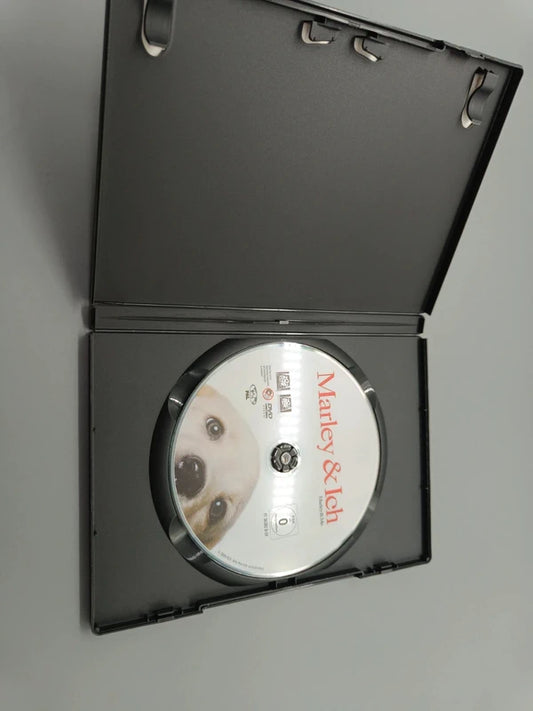 Geöffnete Marley und Ich DVD-Hülle mit eingelegtem Datenträger