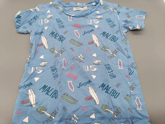 Hellblaues Jungen-T-Shirt mit buntem Surf- und Sommerprint in Größe 98, Vorderseite