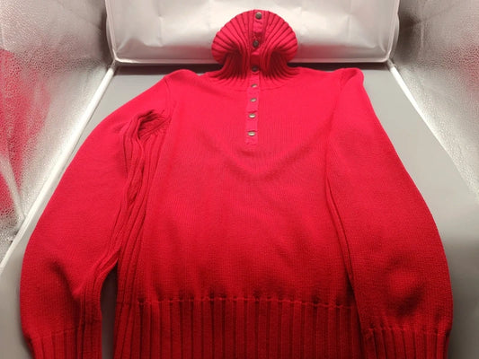 Pinkroter Strickpullover mit Stehkragen und Knopfleiste in Größe M, Vorderseite