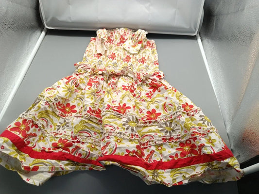 Cremefarbenes Mädchenkleid mit Blumenmuster und Rüschen in Größe 116, Vorderseite