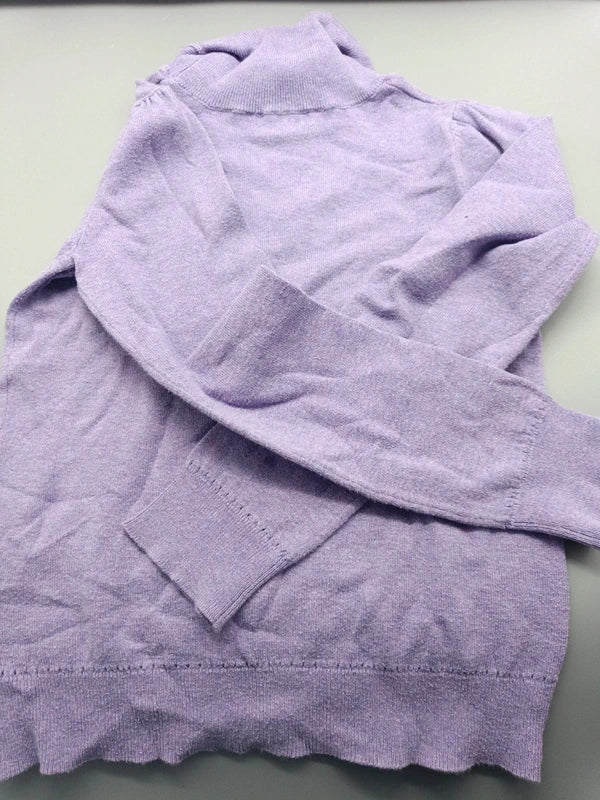 Rückseite des fliederfarbenen H&M Strickpullovers
