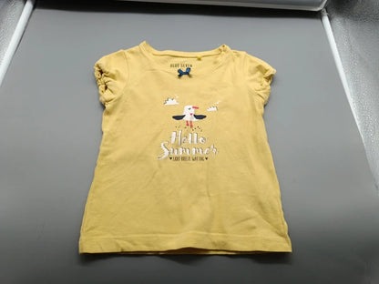 Gelbes Blue Seven Kinder-T-Shirt Größe 92 mit Möwe und Hello Summer Schriftzug, Vorderseite