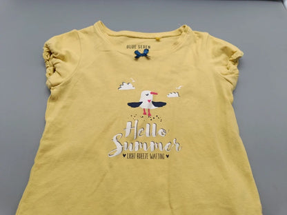 Detail des Hello Summer Motivs und der leicht gerafften Ärmel