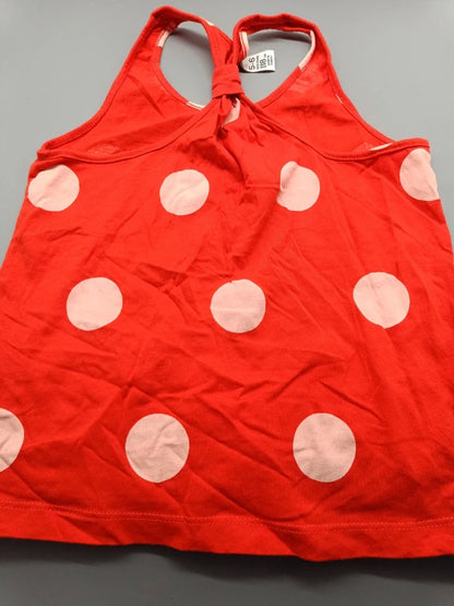 Rückseite des roten Zara Kids Tops mit weißen Punkten und Größenetikett 118