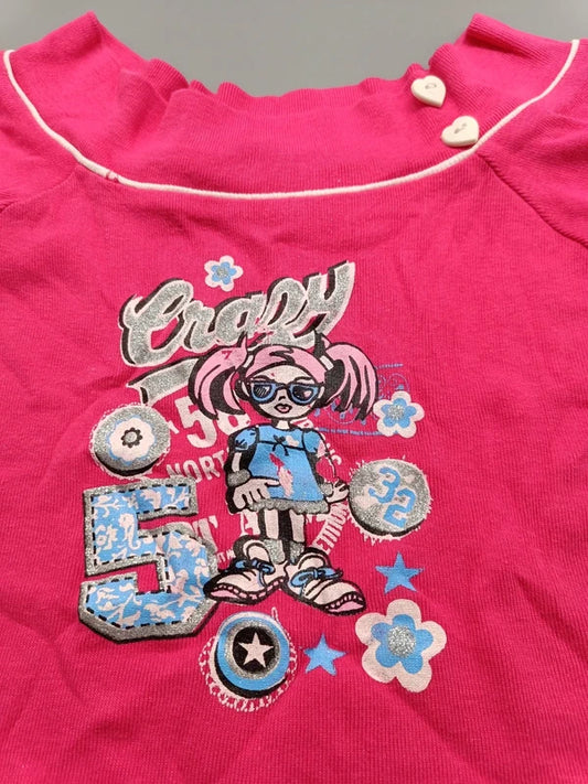 Detailaufnahme des bunten Crazy-Girl-Motivs auf dem pinken Mädchen-T-Shirt in Größe 116