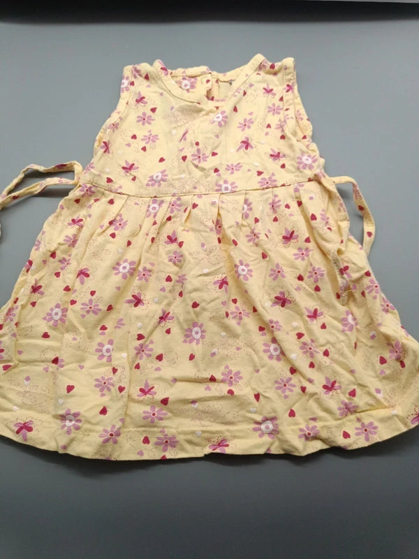 Gelbes Kinderkleid Größe 80 mit Blumenmuster, Vorderseite