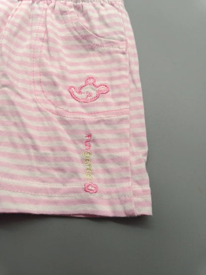 Detail der Tasche und Stickerei auf der Topolino Babyshorts
