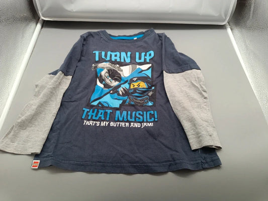 Dunkelblaues Ninjago-Langarmshirt mit grauen Ärmeln in Größe 116, Vorderseite