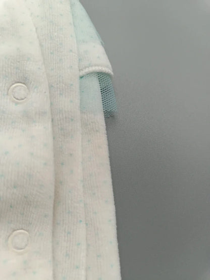 Detailfoto der seitlichen Stelle mit dem angegebenen kleinen Fleck