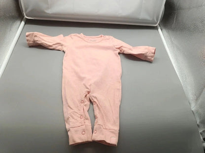Apricotfarbener Jollein Baby-Schlafanzug Größe 50/56 mit langen Ärmeln, Vorderseite