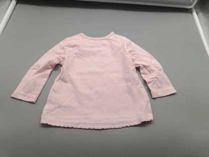 Rückseite des roséfarbenen Sanetta Baby-Langarmshirts Größe 56