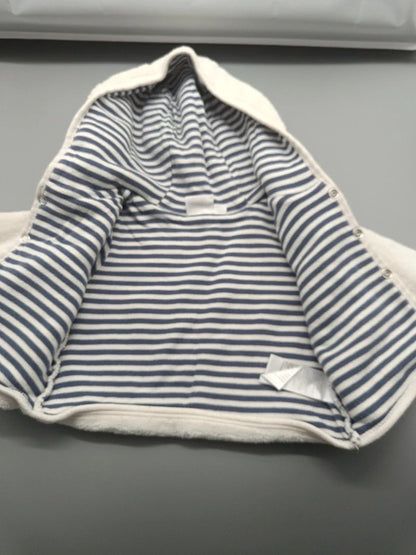 Grau-weiß gestreiftes Innenfutter der Bornino Baby-Kapuzenjacke