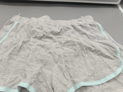 Detail des elastischen Bundes und der mintfarbenen Kanten der grauen Shorts