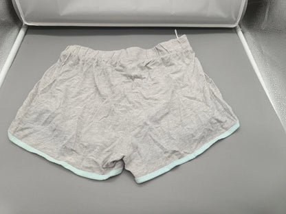 Rückseite der grauen Here + There Sommershorts Größe 176