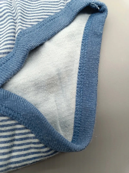 Innenaufnahme des unteren Bodybereichs mit kleinem Fleck