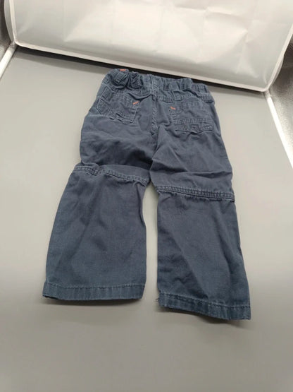 Rückseite der schwarzen Disney C&A Kinderhose Größe 92