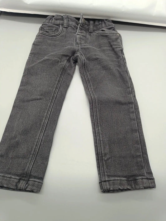 Vorderseite der schwarzen stay true Slim-Fit-Kinderjeans Größe 92