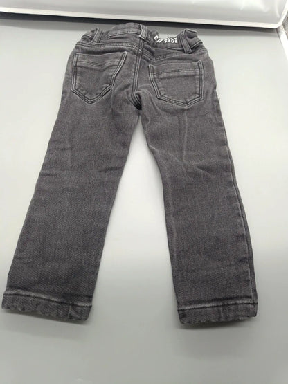 Rückseite der stay true Kinderjeans Größe 92 mit Gesäßtaschen