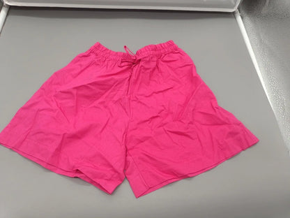 Vorderseite der pinken Needs Kinder-Shorts Größe 110 mit Bindeband