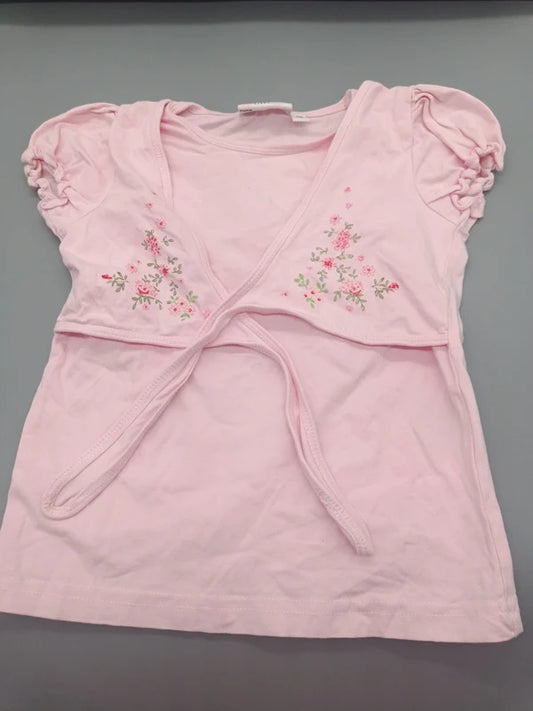 Hellrosa Mädchen-Shirt mit Blumenstickerei in Größe 110, Vorderseite