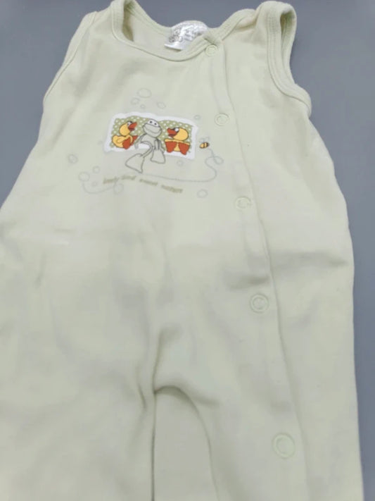 Detail des Tiermotivs und der seitlichen Druckknöpfe des H&M Stramplers